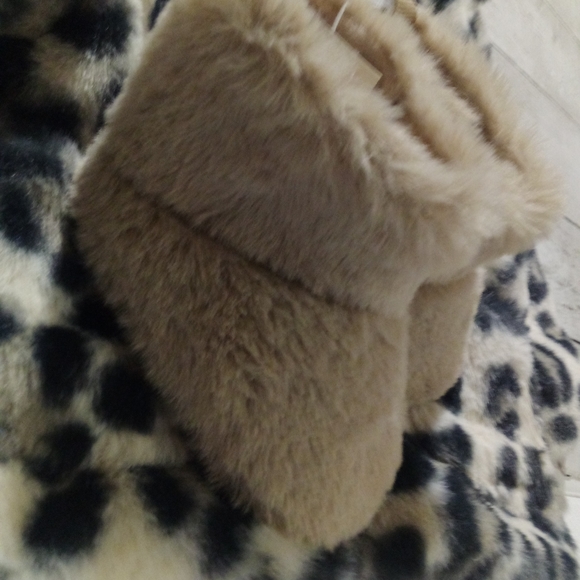 🐆 FUR COAT & FLUFFY BOOTS INFANT NEWBORN BABY GIRL SIZE 0-3 MONTHS BRAND NEW - Picture 9 of 10